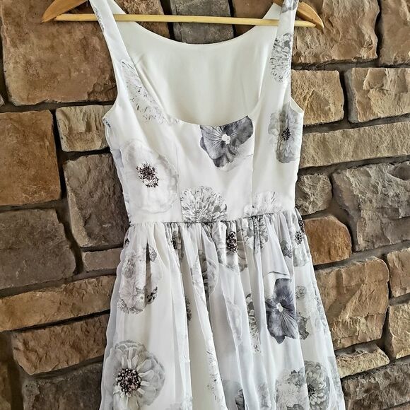 love...ady White & Silver Sleeveless Floral Frock - Picture 5 of 6